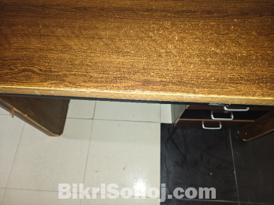 স্টাডি / অফিস টেবিল